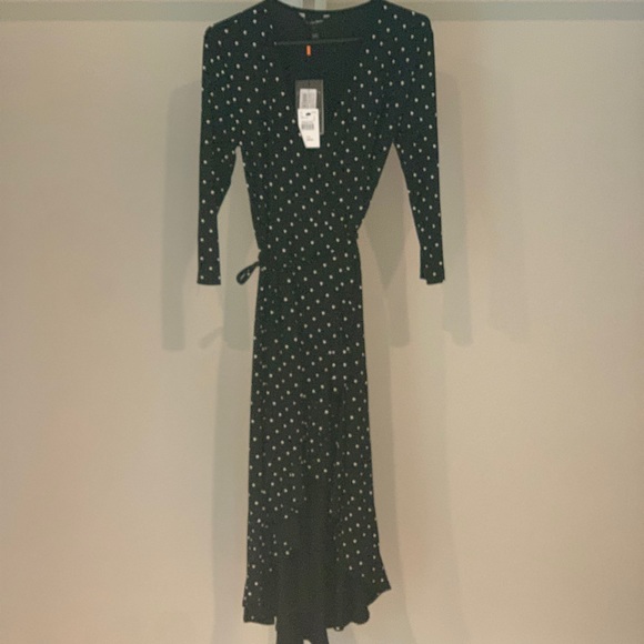 Isabella Oliver Issie Maternity Ruffle Dress - Picture 3 of 12